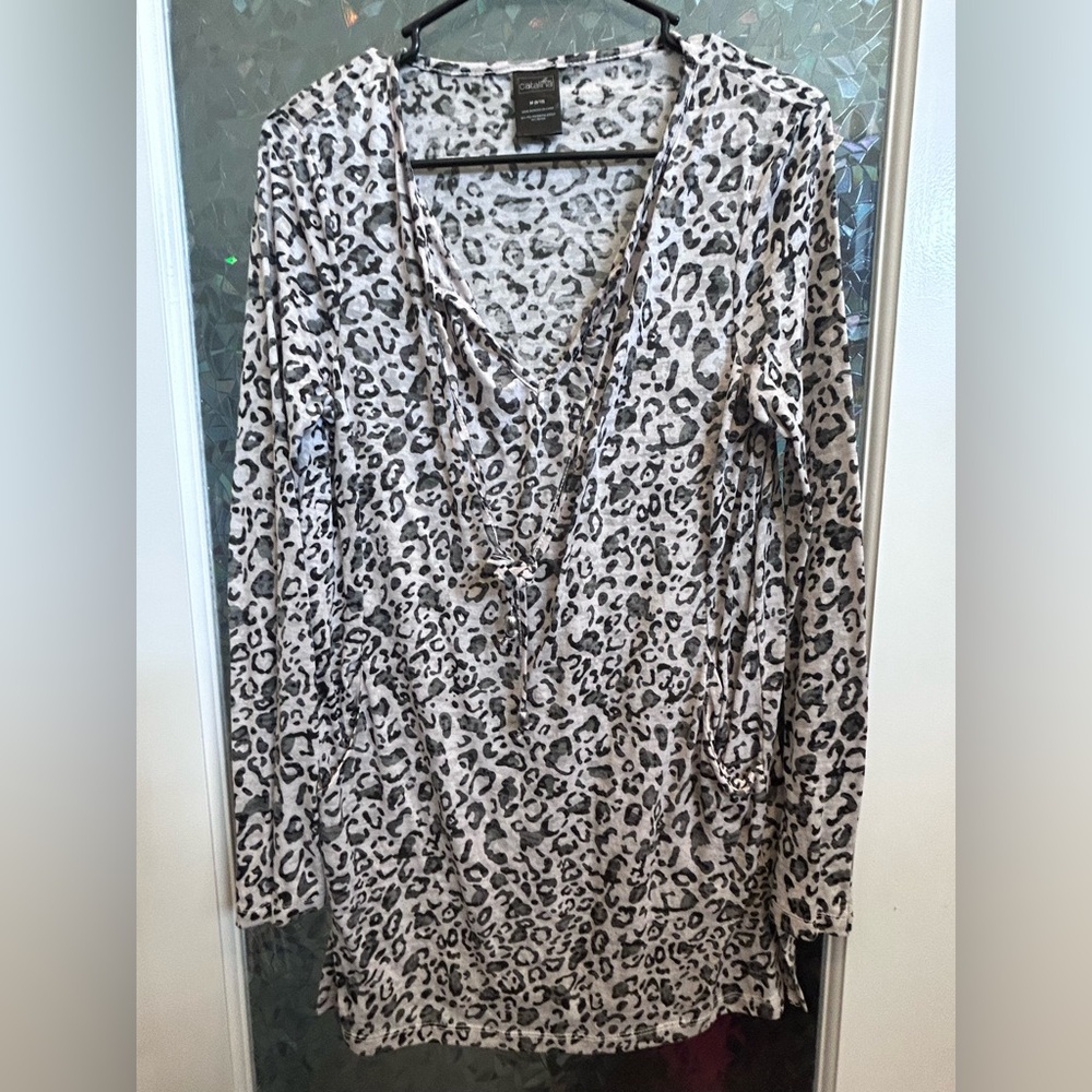 5/25$ Catalina Gray Leopard Print Top B3